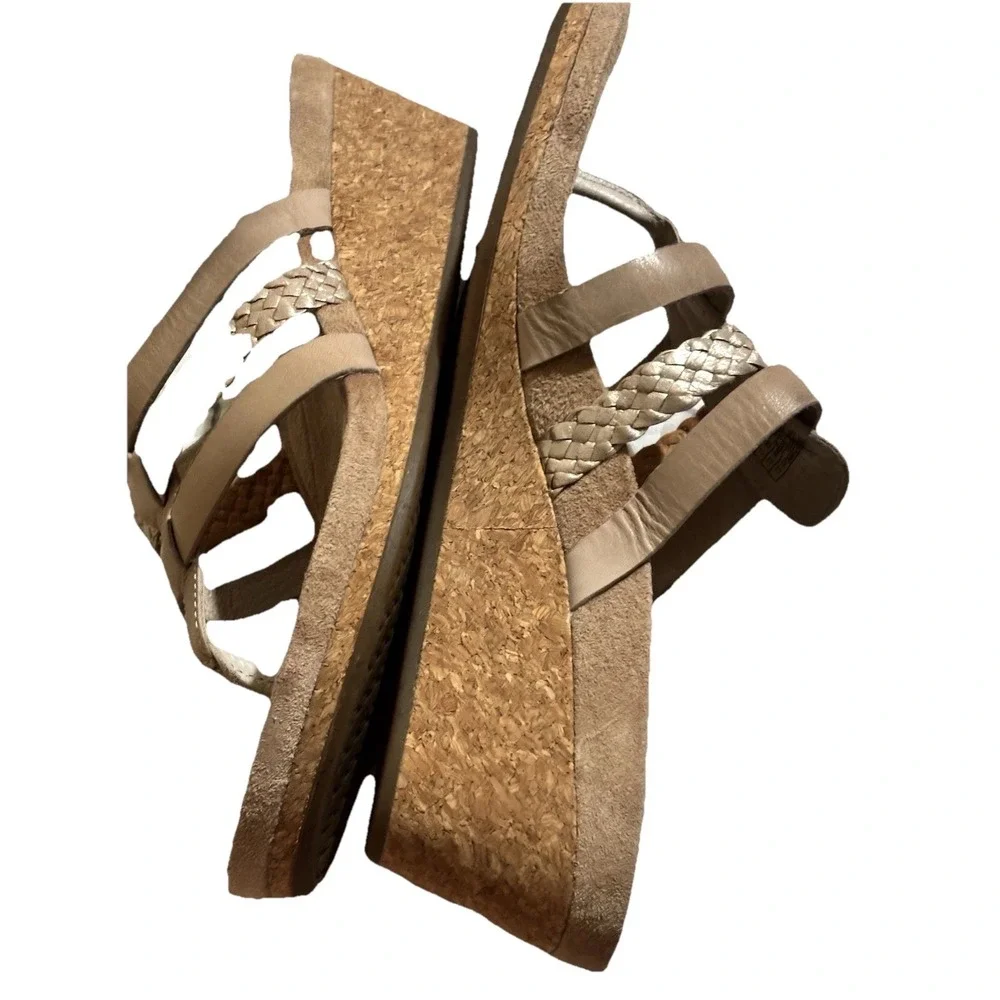 UGG Wedge Sandals Womens 8 Tan Leather Braided Metallic Cork Excellent Strappy